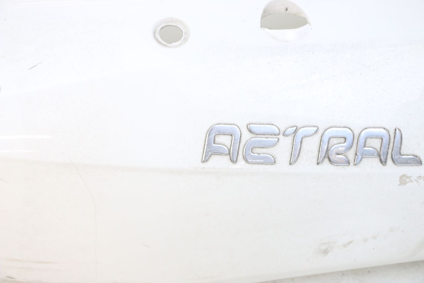photo de LEFT REAR SIDE PANEL JONWAY AZTRAL 125 (2008 - 2017) - High-resolution close-up