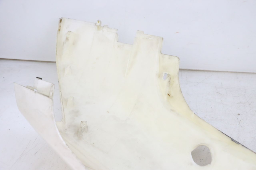 photo de LEFT REAR SIDE PANEL JONWAY AZTRAL 125 (2008 - 2017) - Technical close-up