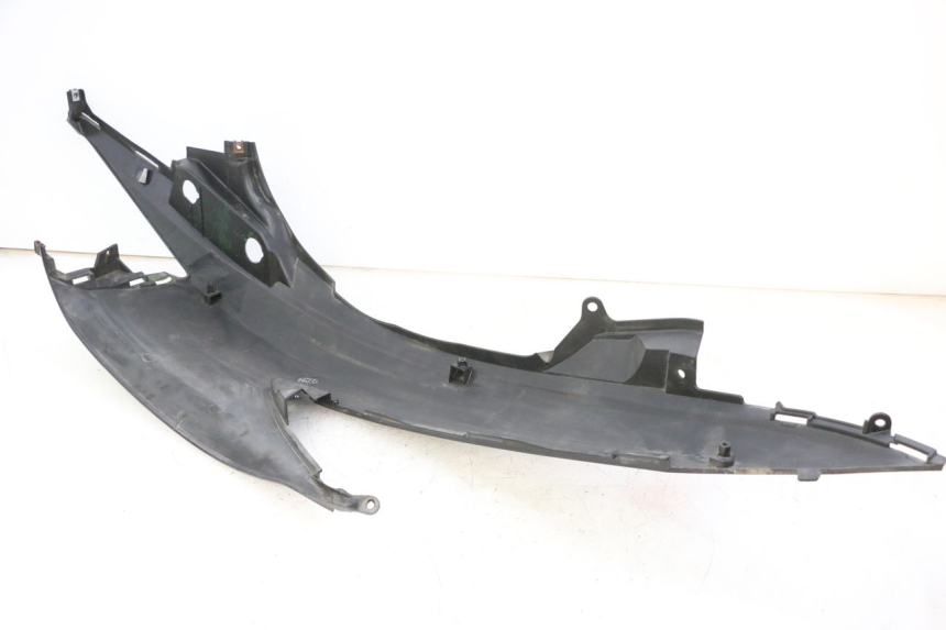 photo de REAR LEFT PANEL SUZUKI BURGMAN 125 (2007 - 2014) - Surface and material condition