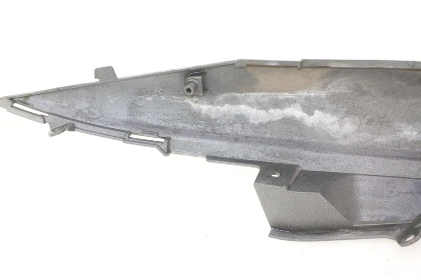 photo de REAR LEFT PANEL SUZUKI BURGMAN 125 (2007 - 2014) - Fixing points details