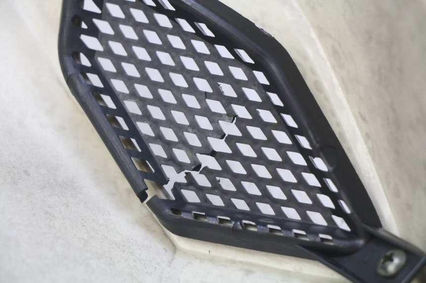 photo de LEFT REAR SIDE PANEL ORCAL CAVARO 4T 50 (2019 - 2023) - Fixing points details