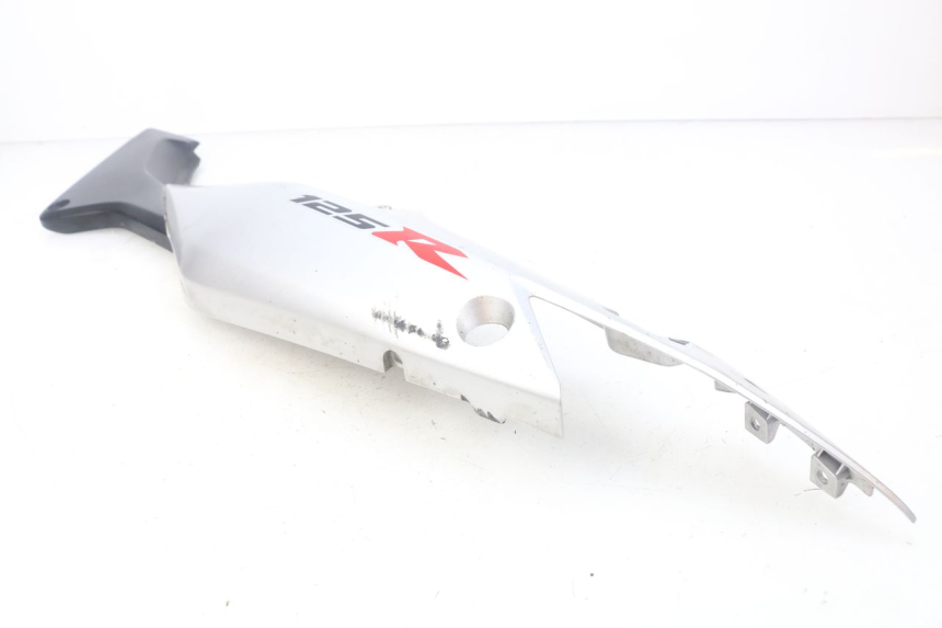 photo de REAR LEFT PANEL HONDA CBR R 125 (2003 - 2006) - Fixing points details