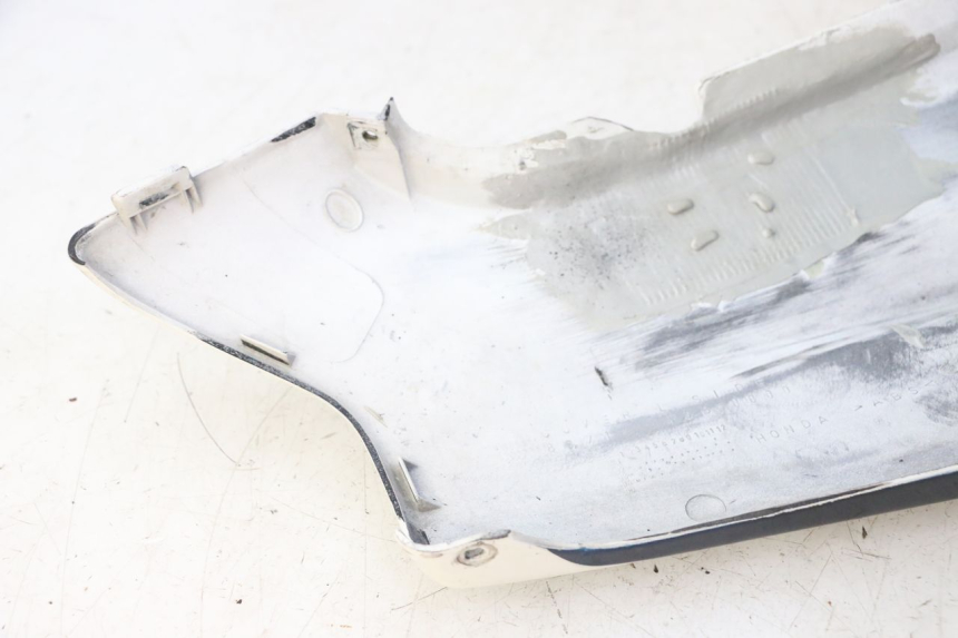photo de REAR LEFT PANEL HONDA CBR RR FIREBLADE 900 (1992 - 1994) - Zoom on usage condition