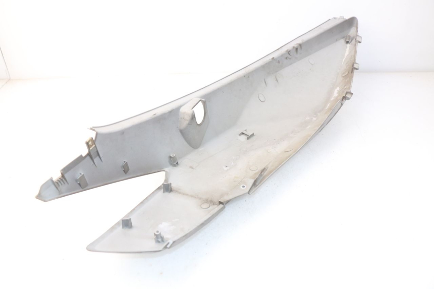 photo de REAR LEFT PANEL KYMCO DINK STREET 125 (2009 - 2014) - Zoom on usage condition