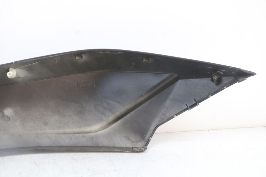 photo de REAR LEFT PANEL LONGJIA EASY MAX 125 (2020 - 2024) - Fixing points details