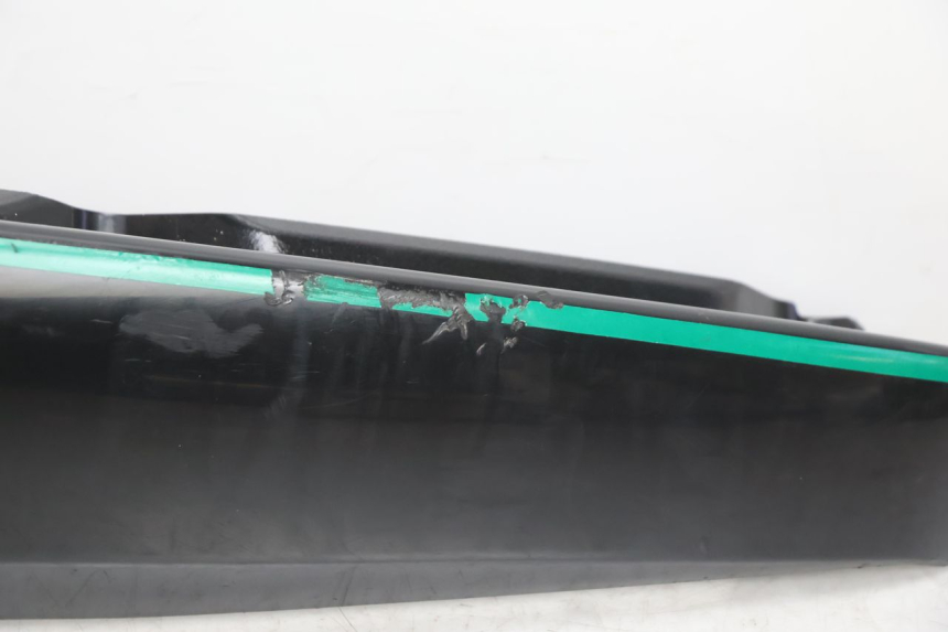 photo de REAR LEFT PANEL KAWASAKI ER-6 ER6 N 650 (2005 - 2009) - Technical close-up