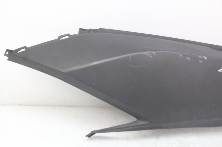 photo de LEFT REAR SIDE PANEL HONDA FORZA 125 (2015 - 2016) - Zoom on usage condition