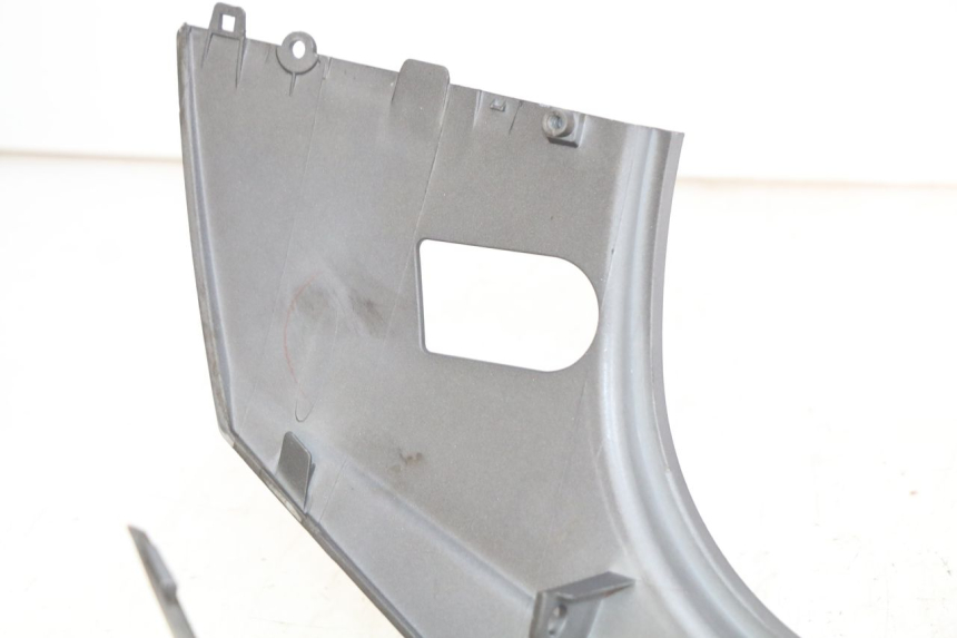photo de LEFT REAR SIDE PANEL SYM GTS EFI 125 (2012 - 2016) - Surface and material condition