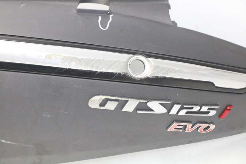 photo de REAR LEFT PANEL SYM GTS EVO 125 (2009 - 2013) - Focus on structure