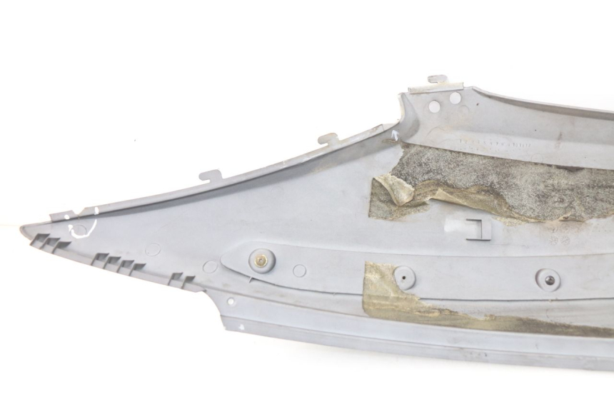 photo de REAR LEFT PANEL SYM GTS EVO 125 (2009 - 2013) - Technical close-up