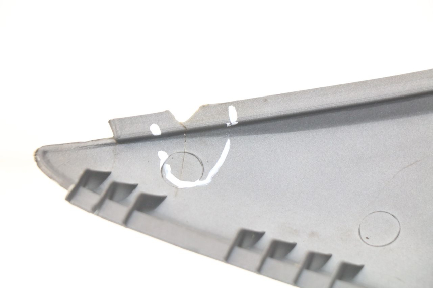 photo de REAR LEFT PANEL SYM GTS EVO 125 (2009 - 2013) - Fixing points details