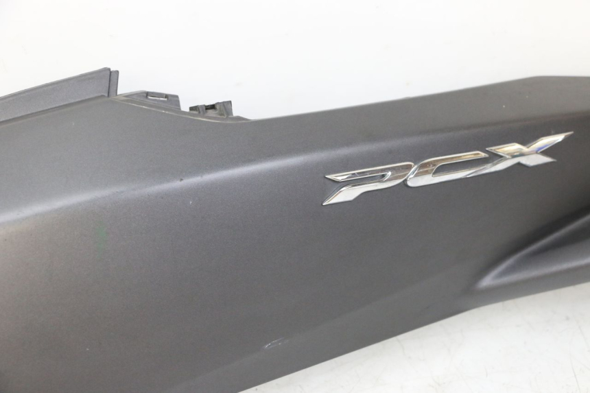 photo de REAR LEFT PANEL HONDA PCX (JF57/JF64) 125 (2014 - 2018) - Component zoom