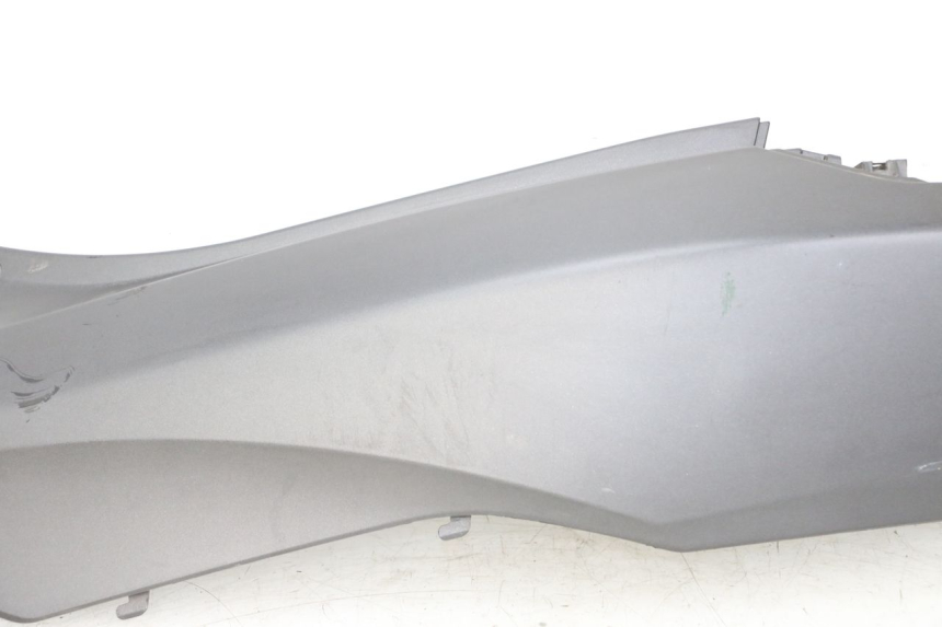 photo de REAR LEFT PANEL HONDA PCX (JF57/JF64) 125 (2014 - 2018) - Detailed visual inspection