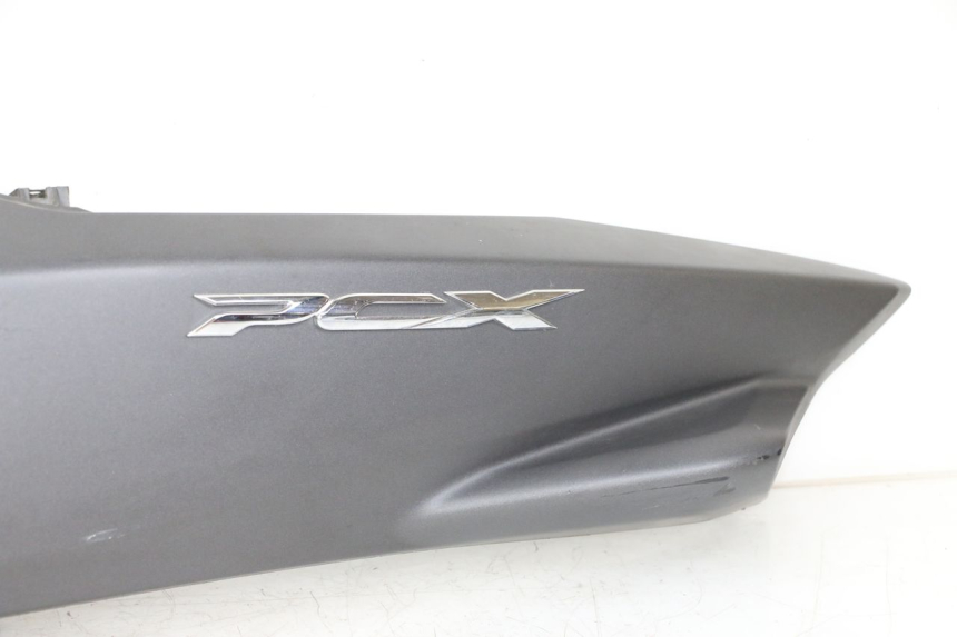 photo de REAR LEFT PANEL HONDA PCX (JF57/JF64) 125 (2014 - 2018) - Focus on structure