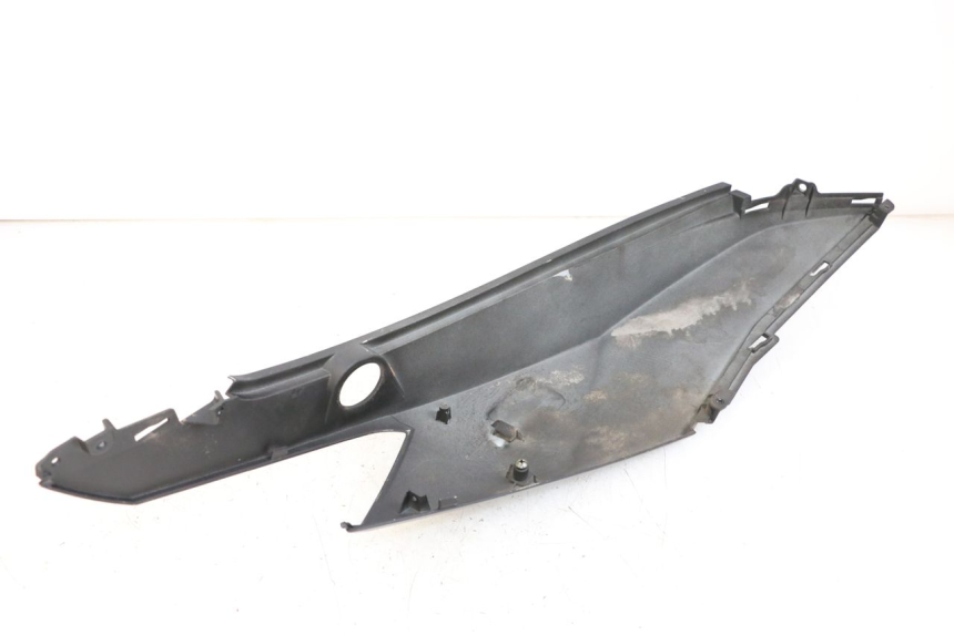 photo de LEFT REAR SIDE PANEL SYM JET 14 4T 50 (2018 - 2022) - Zoom on usage condition