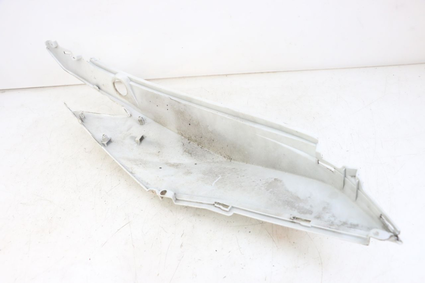 photo de LEFT REAR SIDE PANEL SYM JET 14 4T 50 (2018 - 2022) - Technical close-up