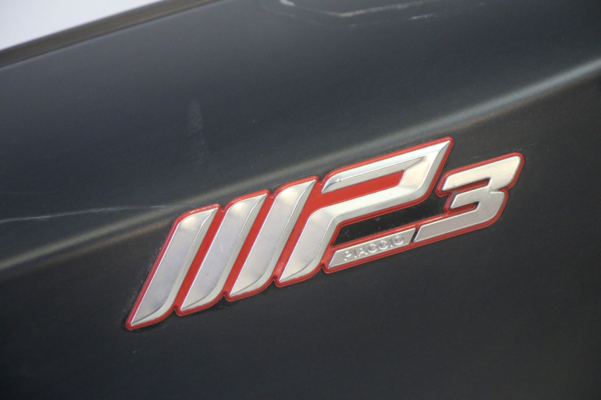 photo de REAR LEFT PANEL PIAGGIO MP3 HPE 350 (2018 - 2020) - Alternative perspective