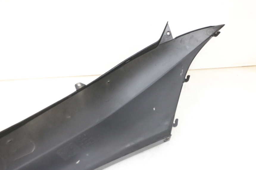 photo de REAR LEFT PANEL PIAGGIO MP3 HPE 300 (2019 - 2026) - Zoom on usage condition