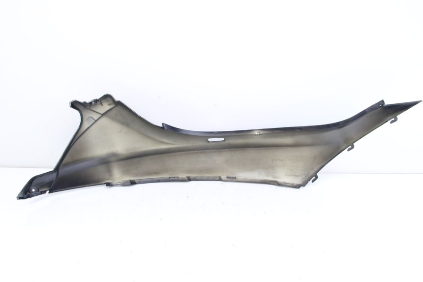 photo de LEFT REAR SIDE PANEL PIAGGIO MP3 125 (2006 - 2014) - Technical close-up