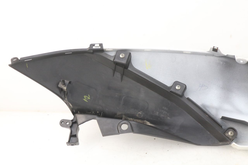photo de REAR LEFT PANEL MBK MW TRYPTIK 125 (2017 - 2022) - Technical close-up