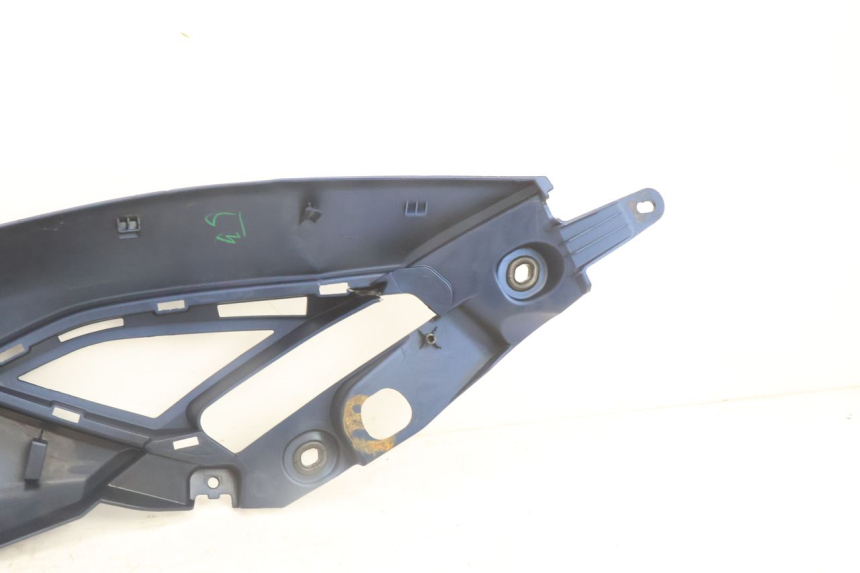photo de REAR LEFT PANEL YAMAHA N-MAX NMAX 125 (2021 - 2024) - Additional view of the item