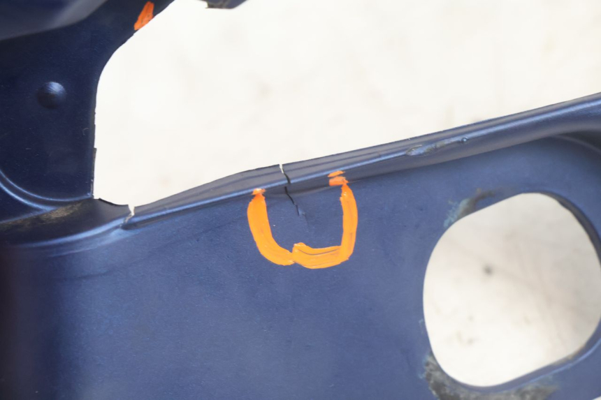 photo de REAR LEFT PANEL YAMAHA N-MAX NMAX 125 (2021 - 2024) - Surface and material condition