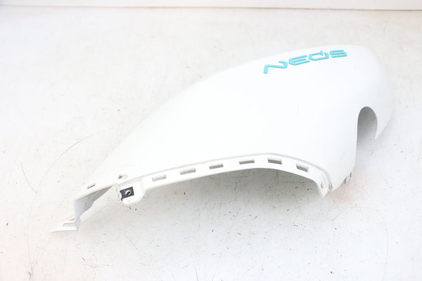 photo de REAR LEFT PANEL YAMAHA NEO'S CORE 1 (2022 - 2026) - Distinctive features