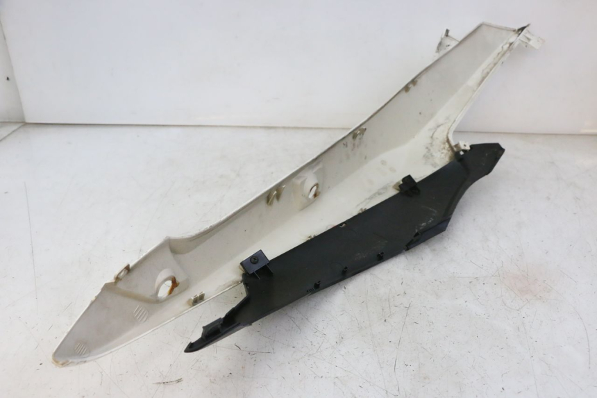 photo de LEFT REAR SIDE PANEL GILERA NEXUS 125 (2009 - 2013) - Fixing points details