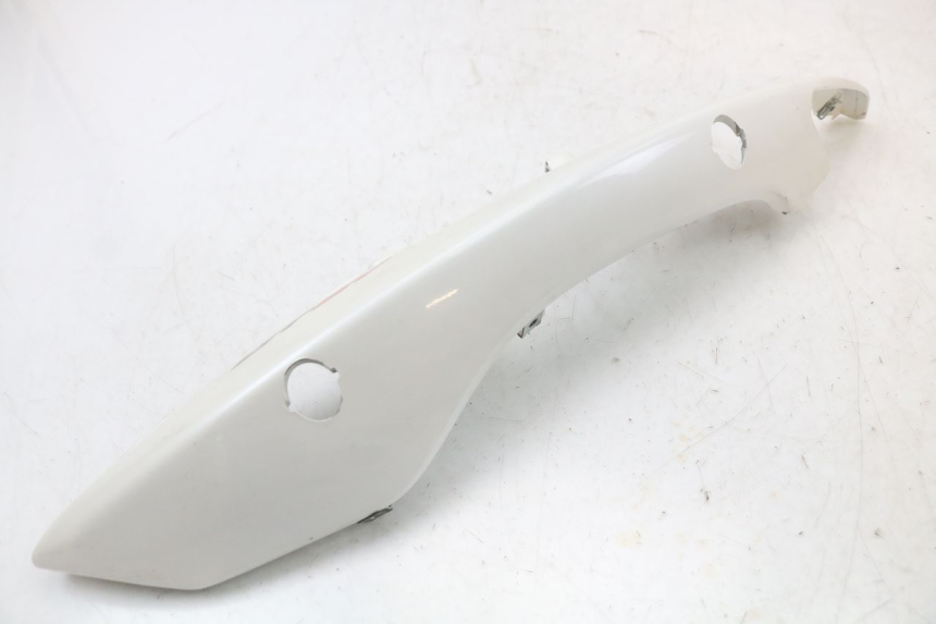 photo de REAR LEFT PANEL MOTO GUZZI NORGE 8V GT 1200 (2011 - 2016) - Alternative perspective