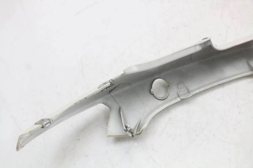 photo de REAR LEFT PANEL MOTO GUZZI NORGE 8V GT 1200 (2011 - 2016) - Fixing points details