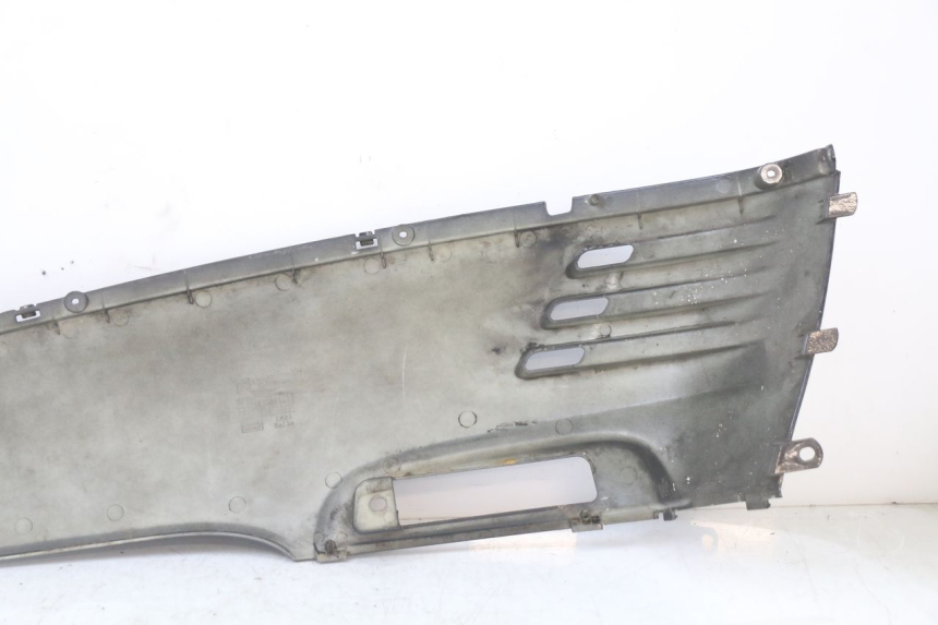 photo de REAR LEFT PANEL PEUGEOT DJANGO 125 (2014 - 2017) - Distinctive features