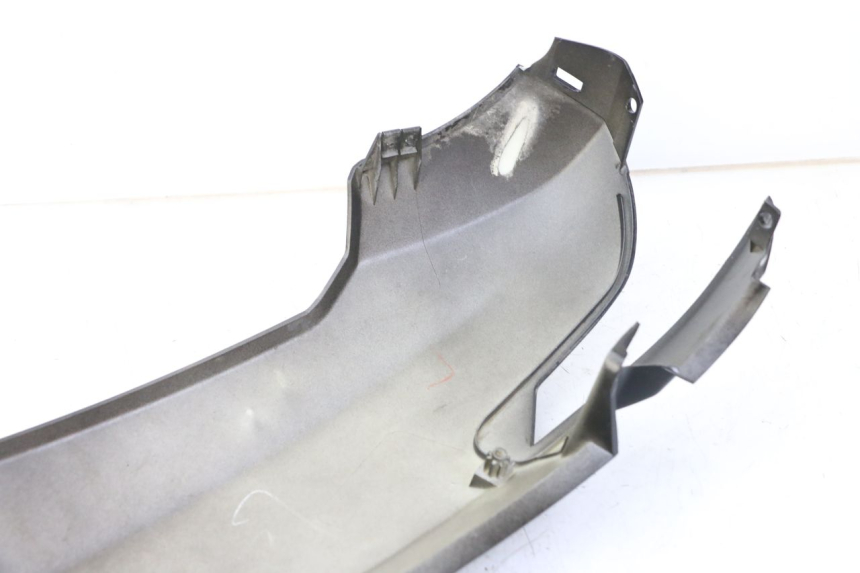 photo de REAR LEFT PANEL PEUGEOT VIVACITY 125 (2010 - 2017) - Zoom on usage condition