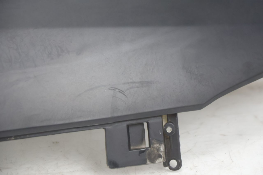 photo de REAR LEFT PANEL TNT MOTOR ROMA 12' 2T 50 (2007 - 2018) - Fixing points details
