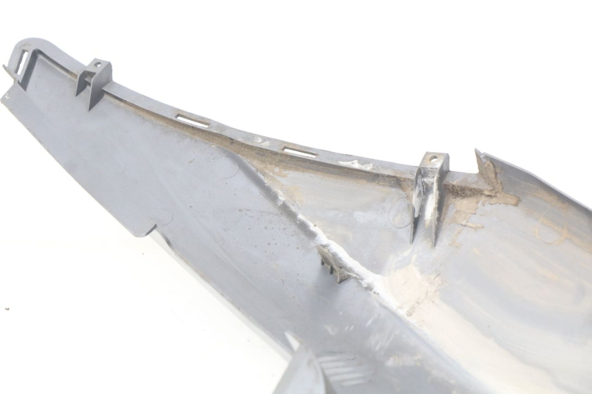 photo de REAR LEFT PANEL DAELIM S2 125 (2006 - 2007) - Fixing points details