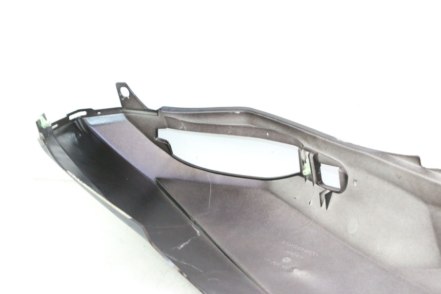 photo de REAR LEFT PANEL PEUGEOT SATELIS 125 (2006 - 2009) - Detailed visual inspection