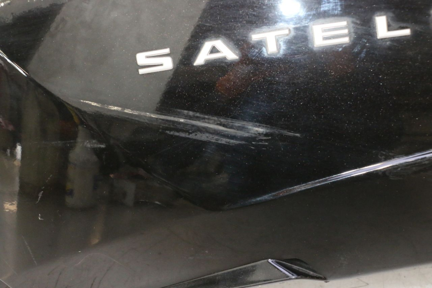 photo de REAR LEFT PANEL PEUGEOT SATELIS 125 (2006 - 2009) - Fixing points details