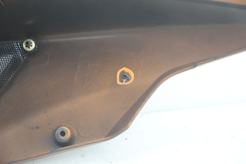 photo de LEFT REAR SIDE PANEL APRILIA SR 2T 50 (2012 - 2017) - Distinctive features