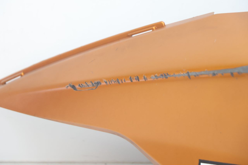 photo de LEFT REAR SIDE PANEL APRILIA SR 2T 50 (2012 - 2017) - Zoom on usage condition