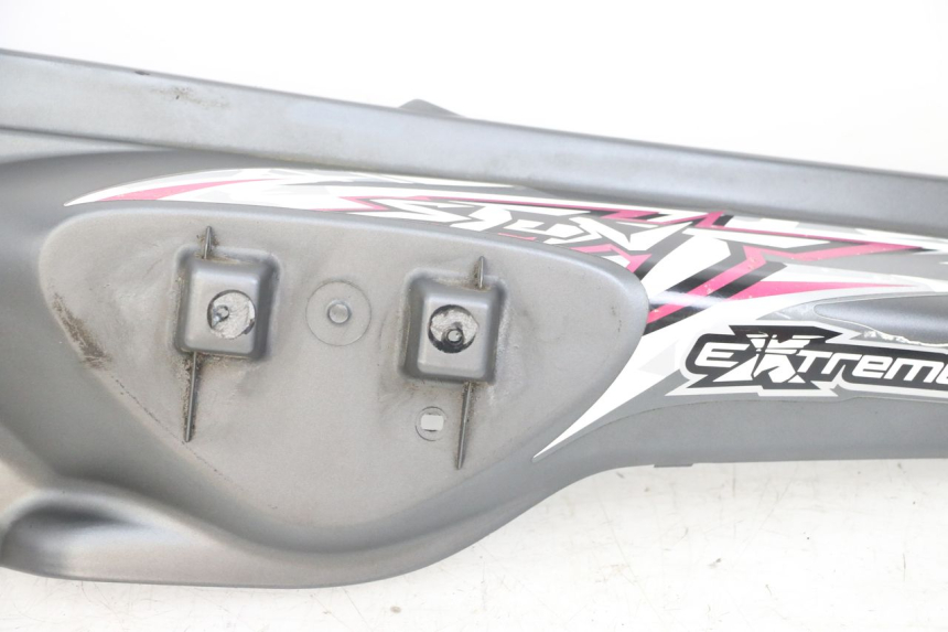 photo de LEFT REAR SIDE PANEL MBK STUNT NAKED 50 (2004 - 2018) - Distinctive features