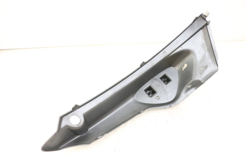 photo de LEFT REAR SIDE PANEL MBK STUNT NAKED 50 (2004 - 2018) - Fixing points details