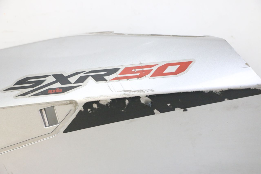 photo de LEFT REAR SIDE PANEL APRILIA SXR 50 (2021 - 2023) - Distinctive features