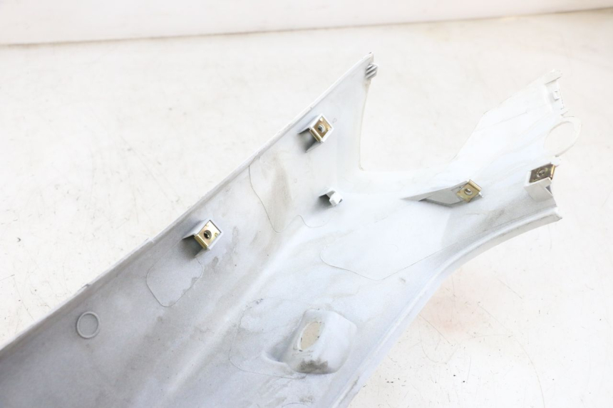 photo de REAR LEFT PANEL PEUGEOT TWEET PRO EFI 4T 50 (2021 - 2022) - Fixing points details