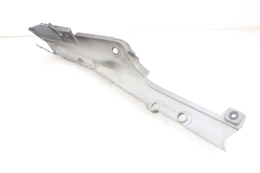 photo de LEFT REAR SIDE PANEL SYM WOLF SB 125 (2011 - 2018) - Component detail