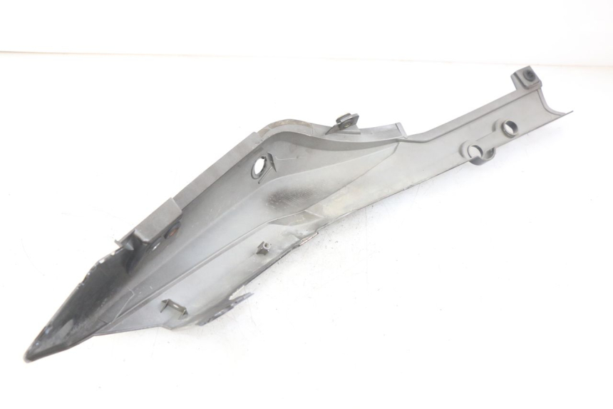 photo de LEFT REAR SIDE PANEL SYM WOLF SB 125 (2011 - 2018) - Alternative perspective