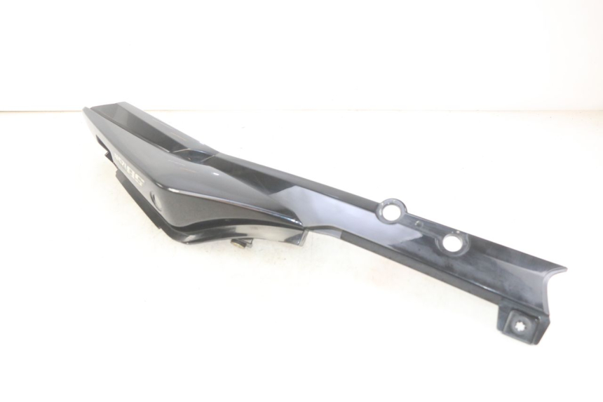 photo de LEFT REAR SIDE PANEL SYM WOLF SB 125 (2011 - 2018) - Technical close-up