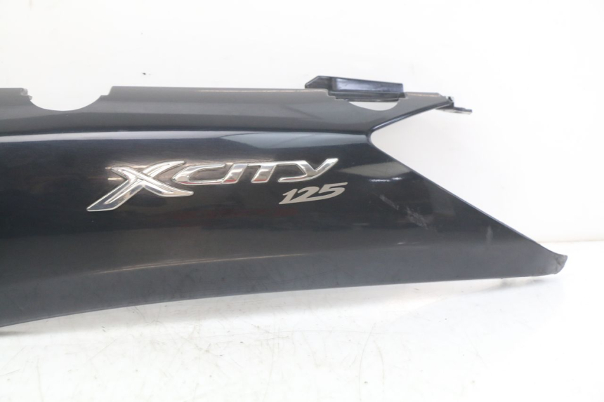 photo de REAR LEFT PANEL YAMAHA X-CITY XCITY 125 (2007 - 2013) - Fixing points details