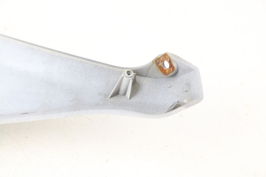 photo de LEFT REAR SIDE PANEL YAMAHA XMAX X-MAX 125 (2006 - 2009) - Zoom on usage condition