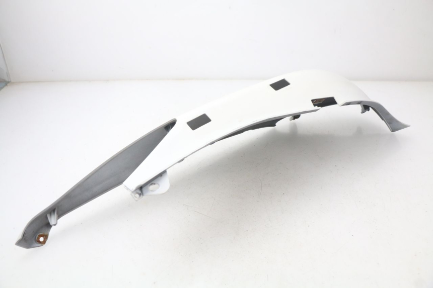 photo de LEFT REAR SIDE PANEL YAMAHA XMAX X-MAX 125 (2006 - 2009) - Technical close-up