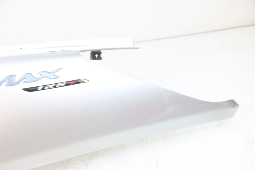 photo de LEFT REAR SIDE PANEL YAMAHA XMAX X-MAX 125 (2006 - 2009) - Fixing points details