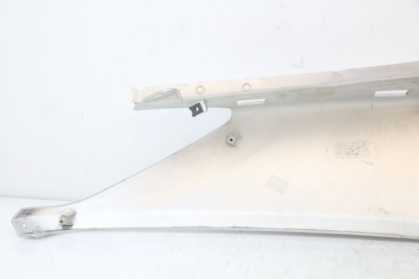 photo de LEFT REAR SIDE PANEL YAMAHA XMAX X-MAX 125 (2006 - 2009) - Checked used part